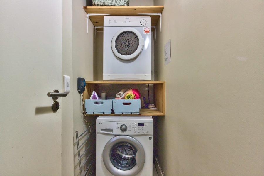 2 Bedroom Property for Sale in Vredehoek Western Cape